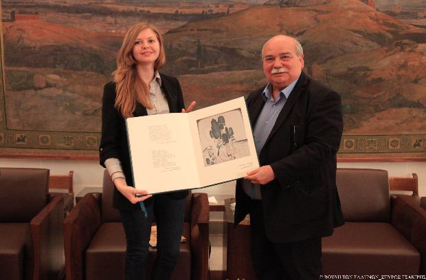 Η Βουλή βράβευσε τη νικήτρια της Παγκόσμιας Ολυμπιάδας Νεοελληνικής Γλώσσας 2016