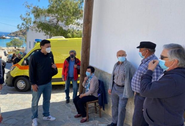 Επίσκεψη Κικίλια – Θεμιστοκλέους στα εμβολιαστικά κέντρα σε Νάξο, Ηρακλειά και Σχοινούσα