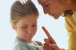 10 φράσεις που δεν θα έπρεπε οι γονείς να απευθύνουν στα παιδιά τους
